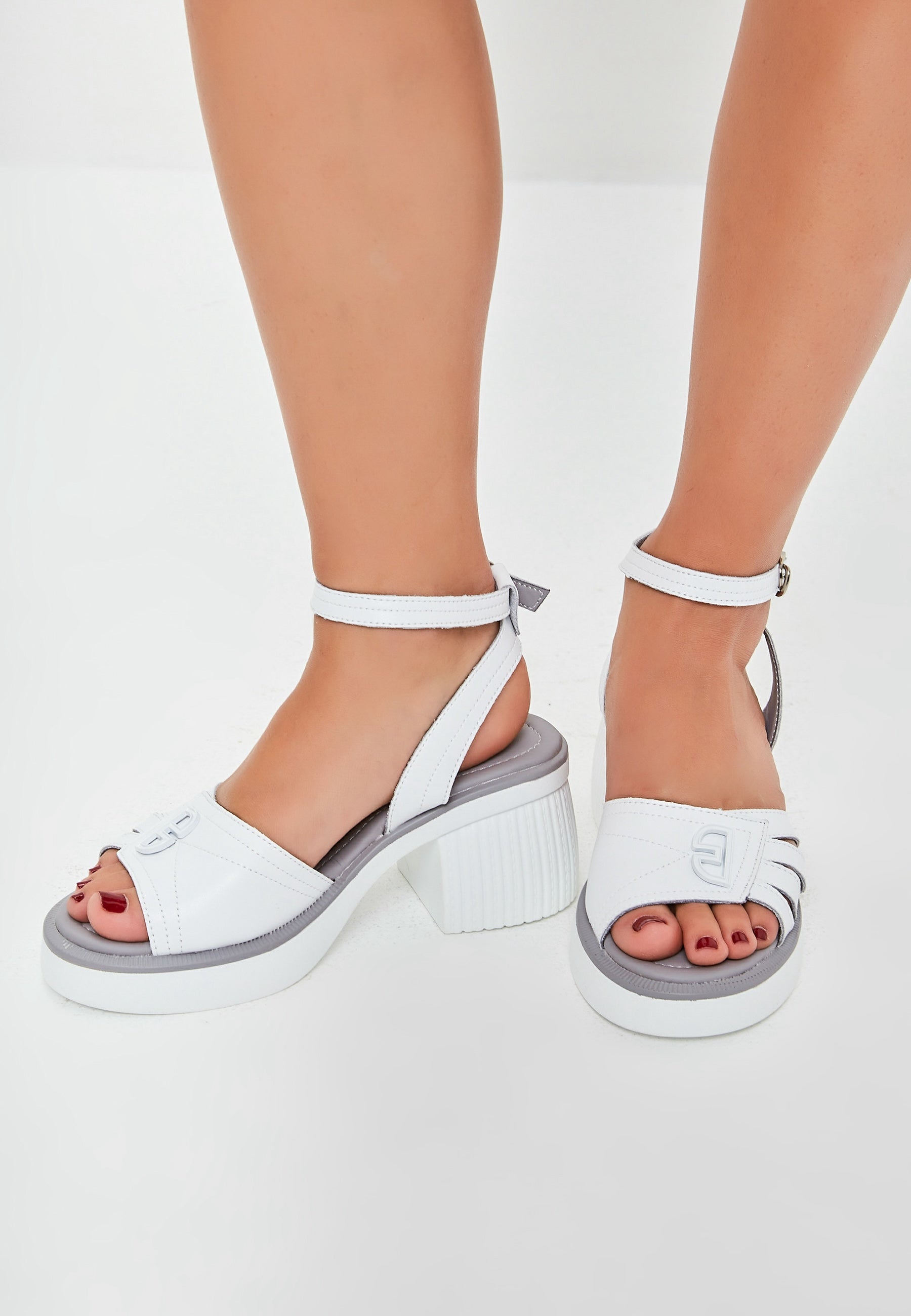 Sandalen met open teen blokhakken