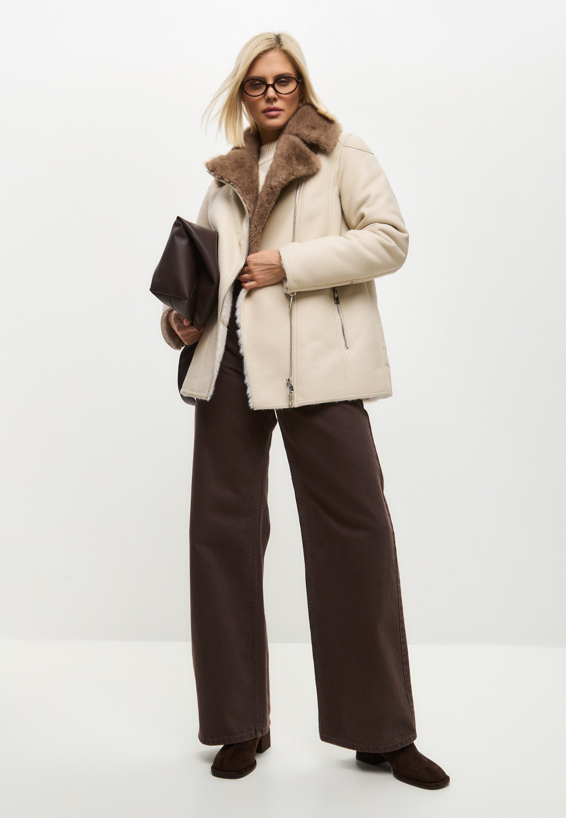 Luxurious Women’s Shearling-Lined Beige Coat with Belt – Elegant Winter Jacket