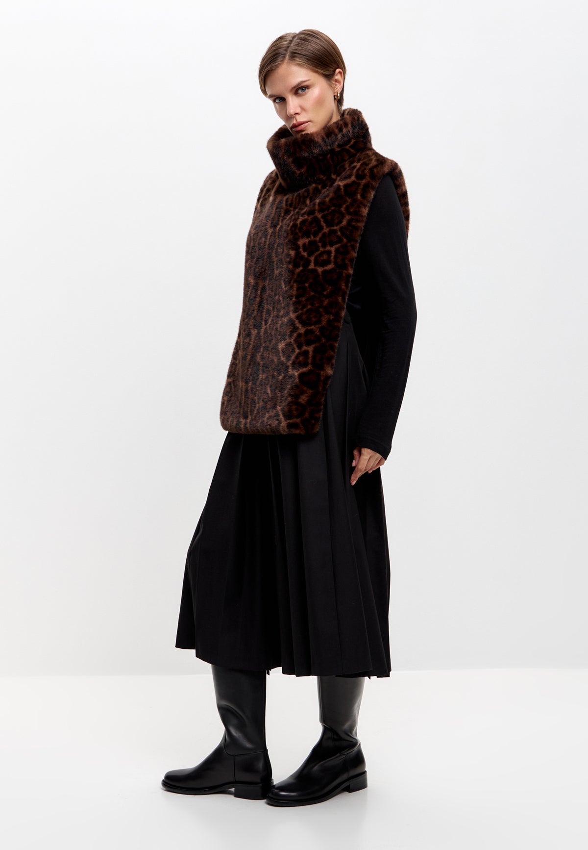 Top smanicato in pelliccia sintetica con colletto – Leopardo marrone