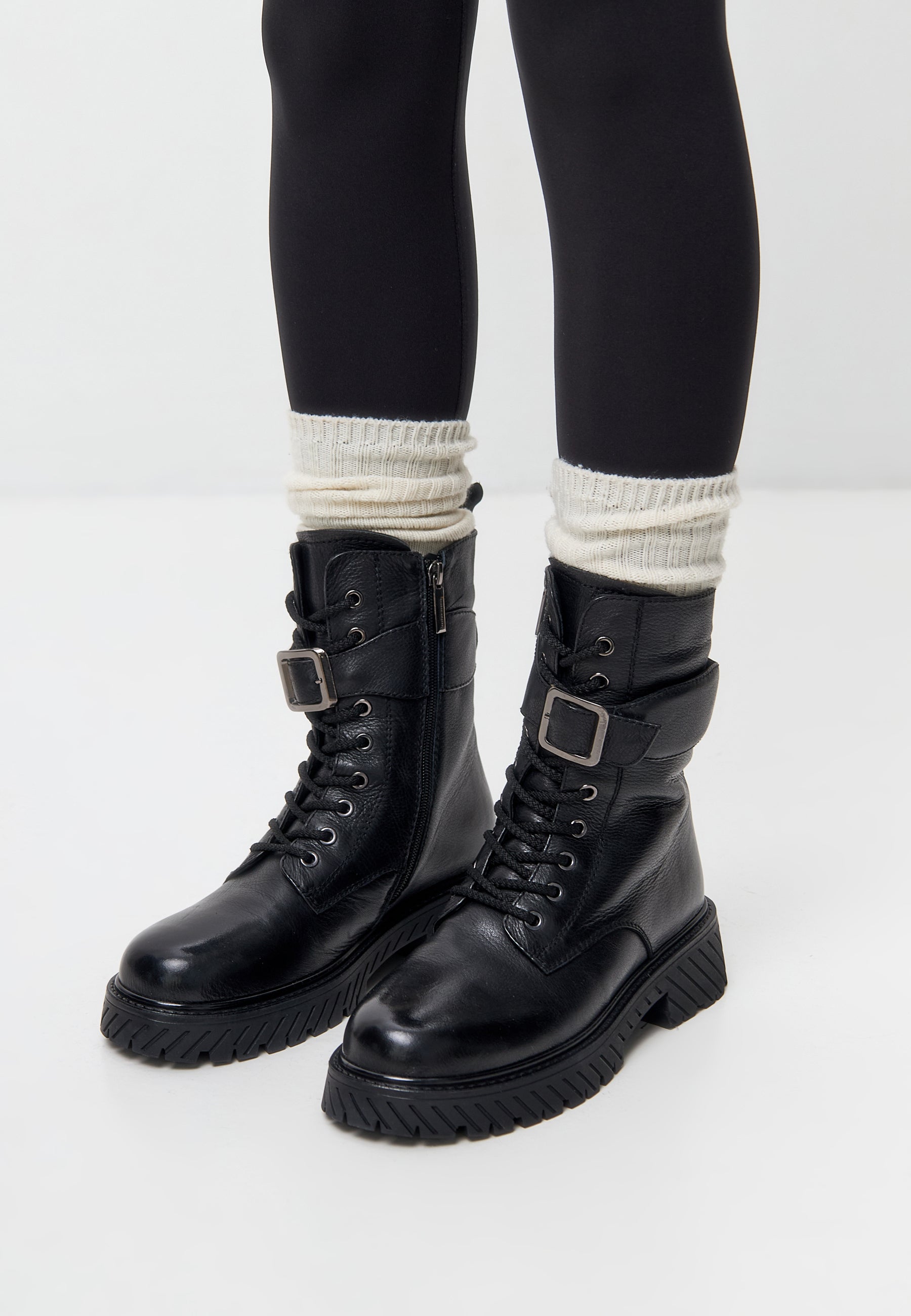 Rugged Lace-Up Boots Betty with wool Insole - Black