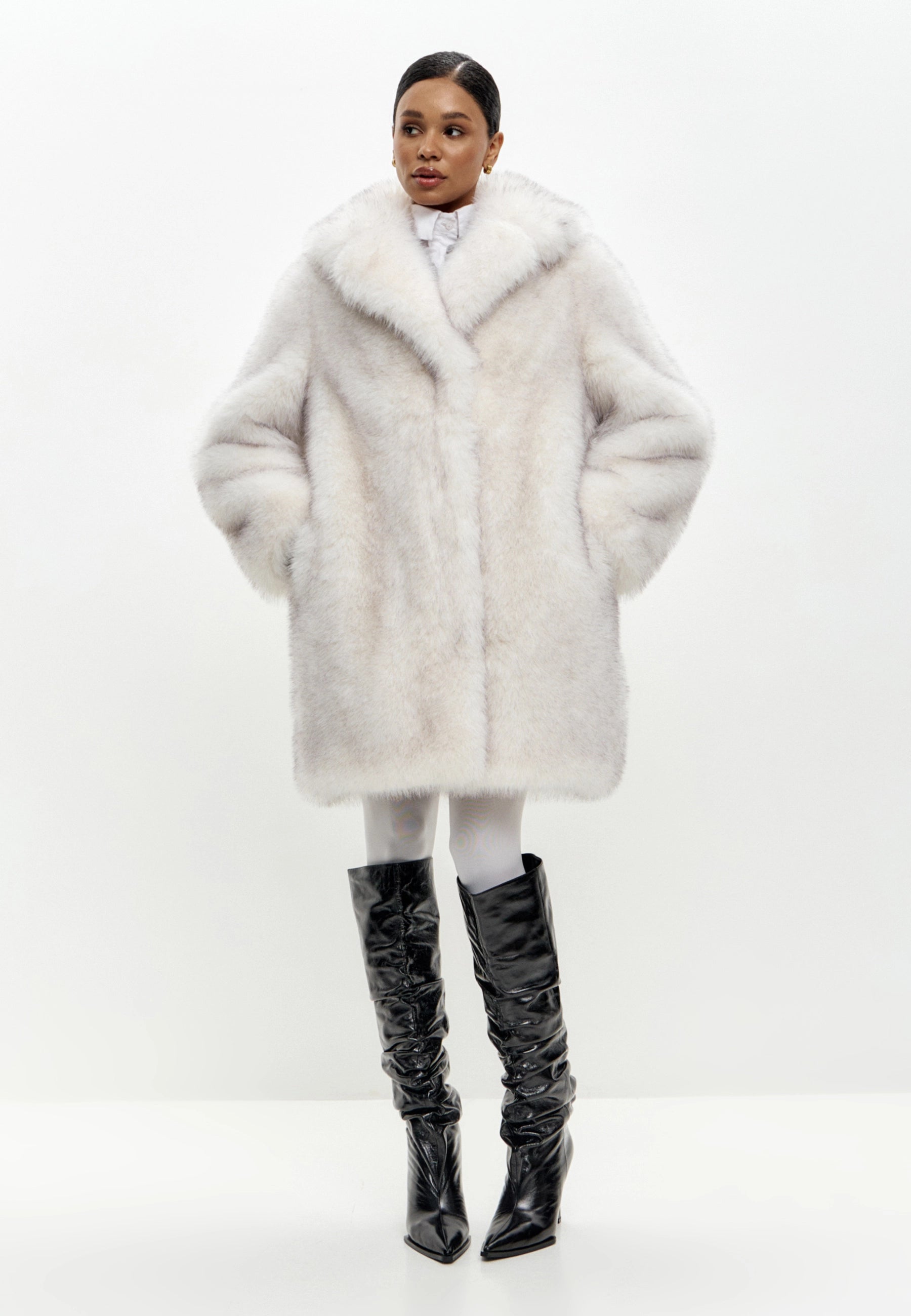 Oversized Faux Fur Coat with Collar – Ligth Grey