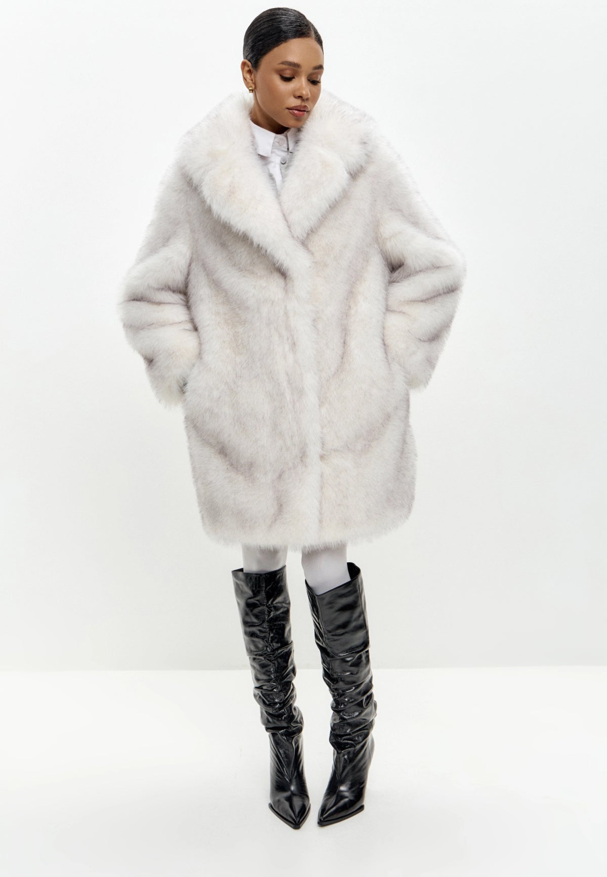 Oversized Faux Fur Coat with Collar – Light Grey