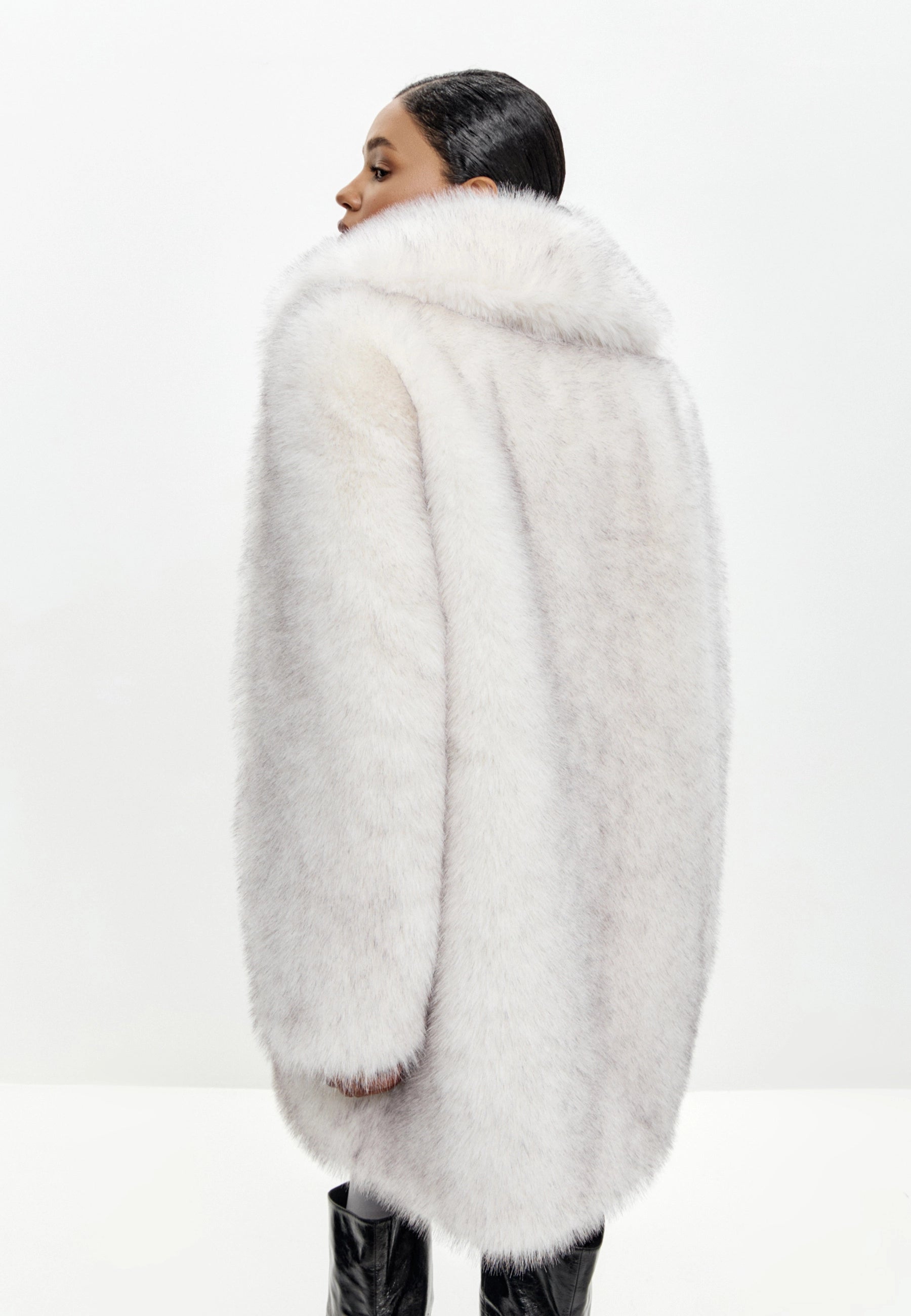Oversized Faux Fur Coat with Collar – Ligth Grey