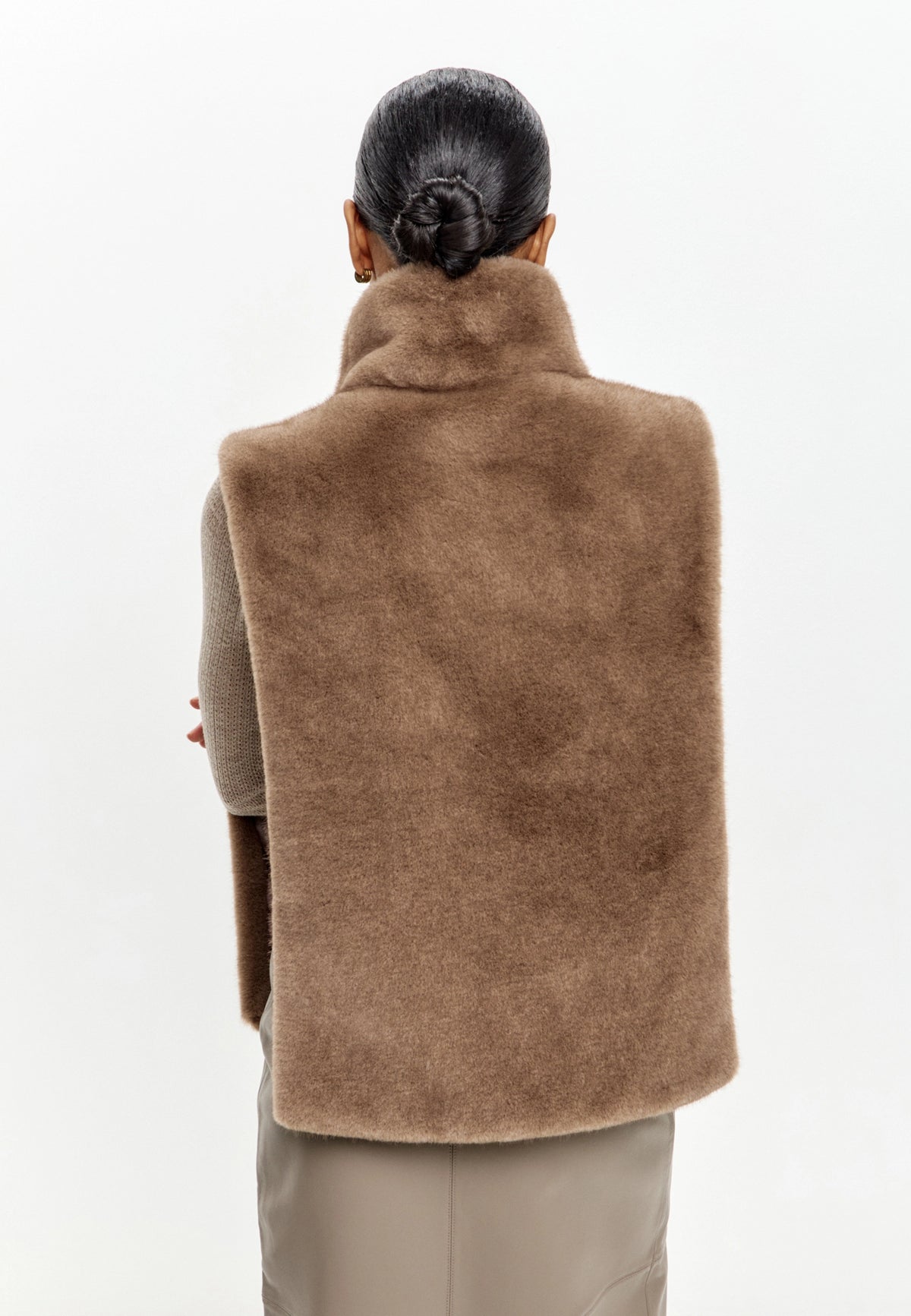 Faux Fur Sleeveless Sculpted Top with Collar – Ligth brown