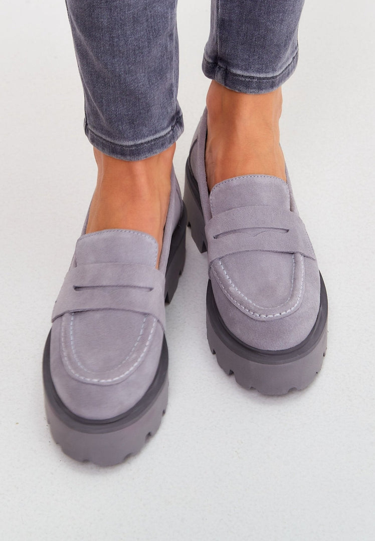 Slip-on loafers i mocka – Grå