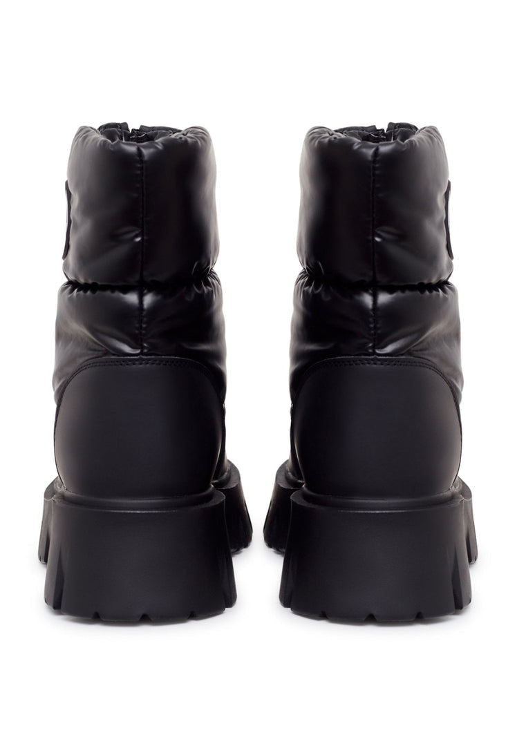 Stay warm and stylish this winter with these trendy black winter boots, the perfect cozy chic addition to your winter fashion footwear collection.