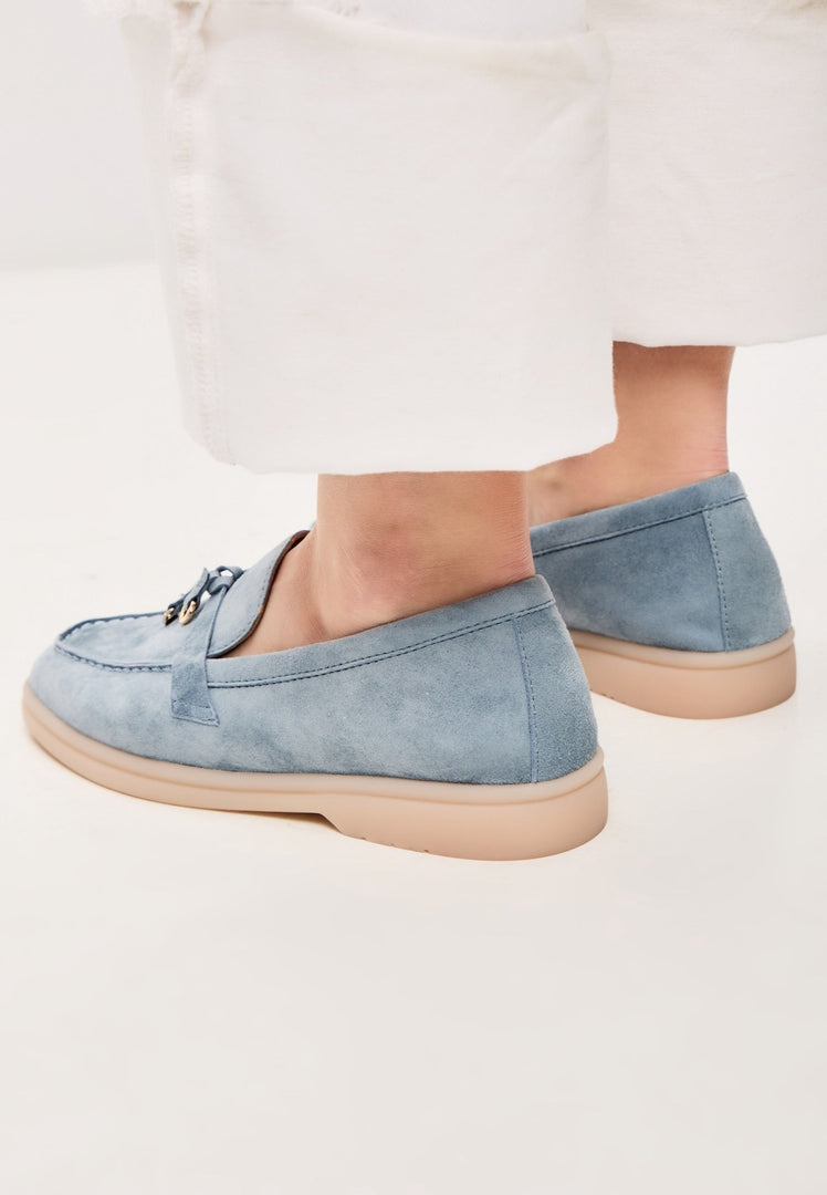 A pair of stylish blue platform moccasins by Aurelia shoes for women, perfect for both casual and dressy occasions.