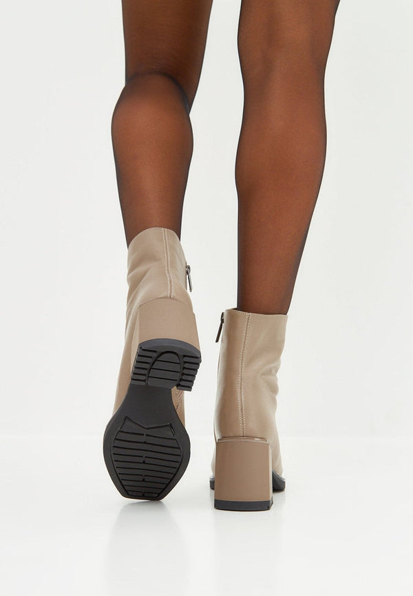 Botines casuales de tacón alto