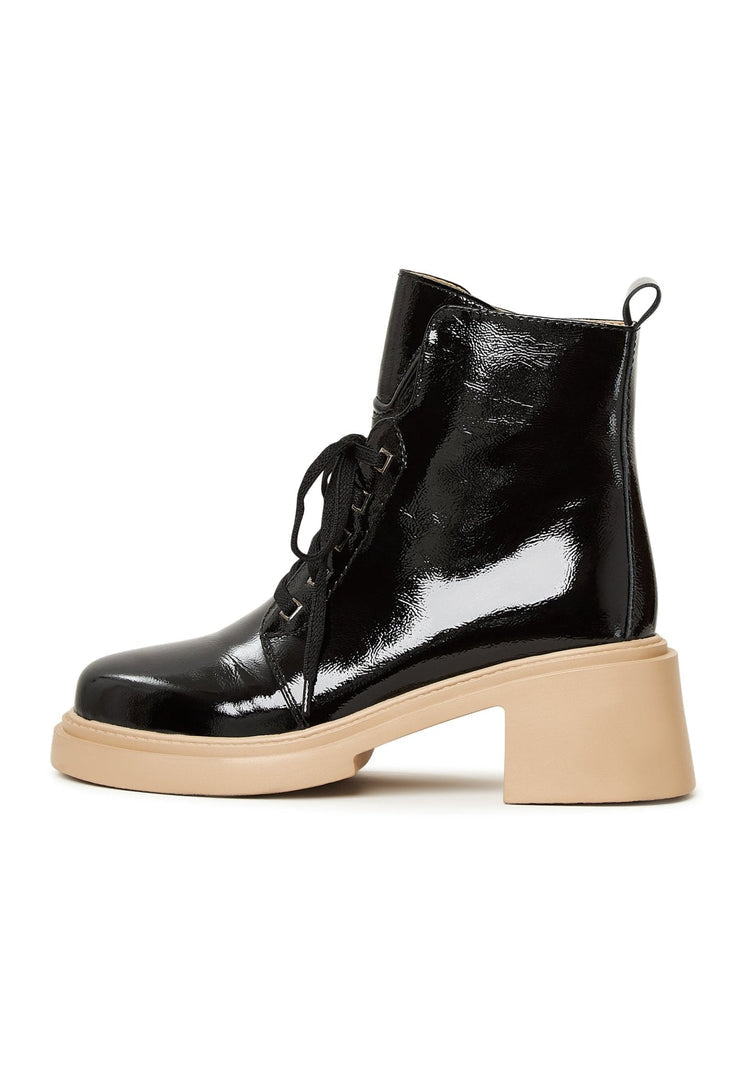 Schnürstiefeletten aus Lackleder - Schwarz