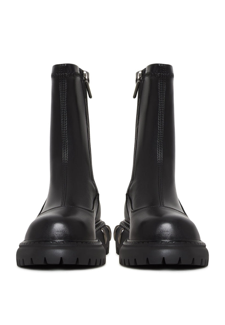 A pair of stylish and comfortable leather ankle boots with a casual platform design, perfect for a fashionable look.