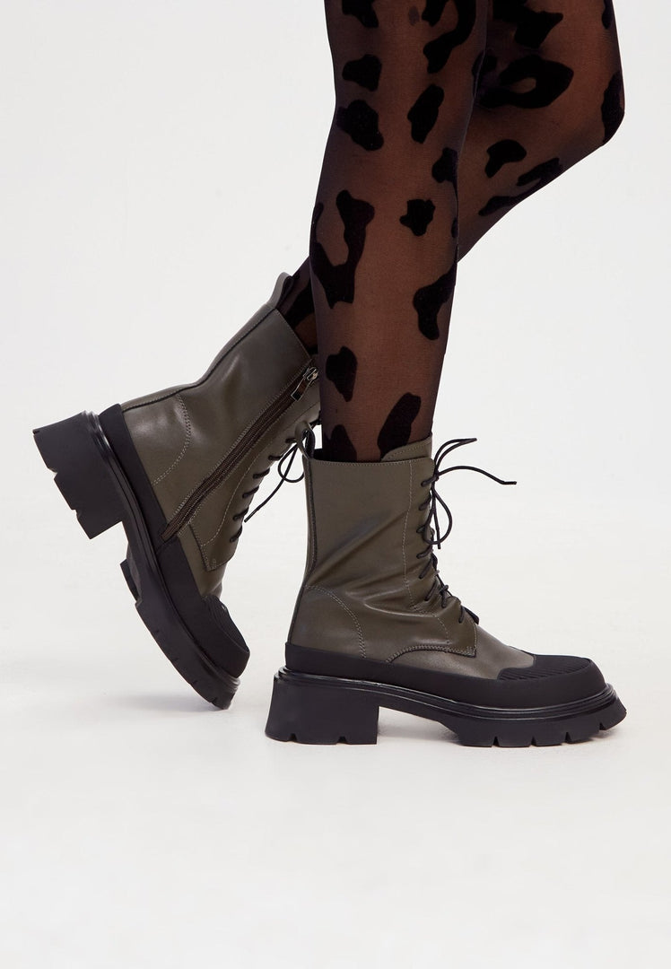 Lässige Schnürstiefeletten aus Wildleder