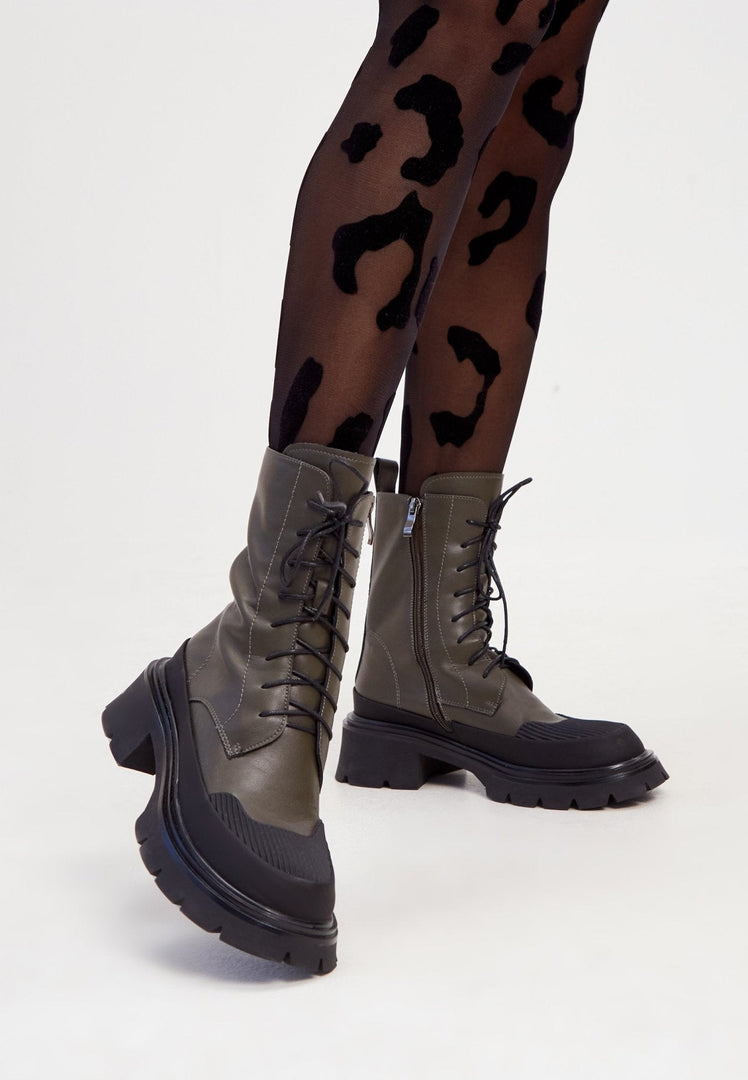 Lässige Schnürstiefeletten aus Wildleder