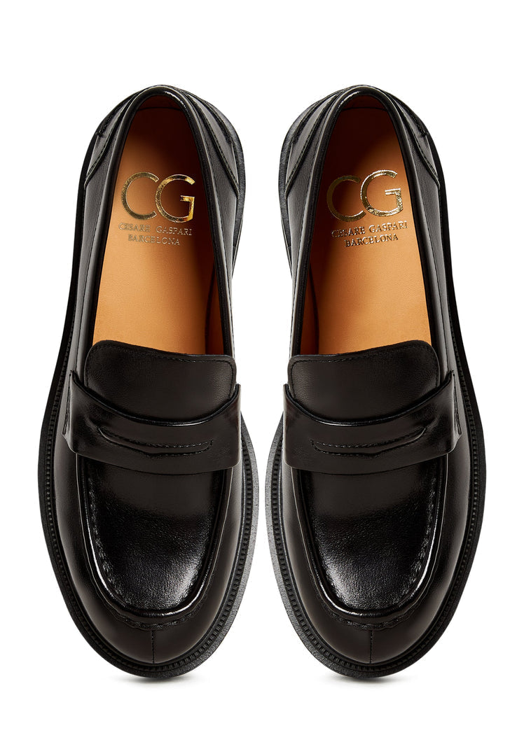 A stylish pair of black leather Dennise loafers, perfect for men looking for classic leather shoes.