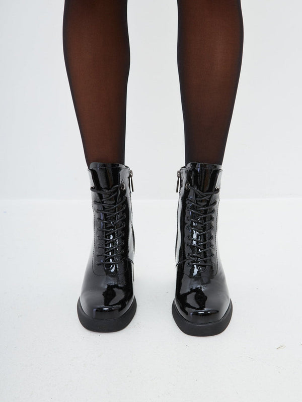 Klassieke enkellaarsjes met hoge hak