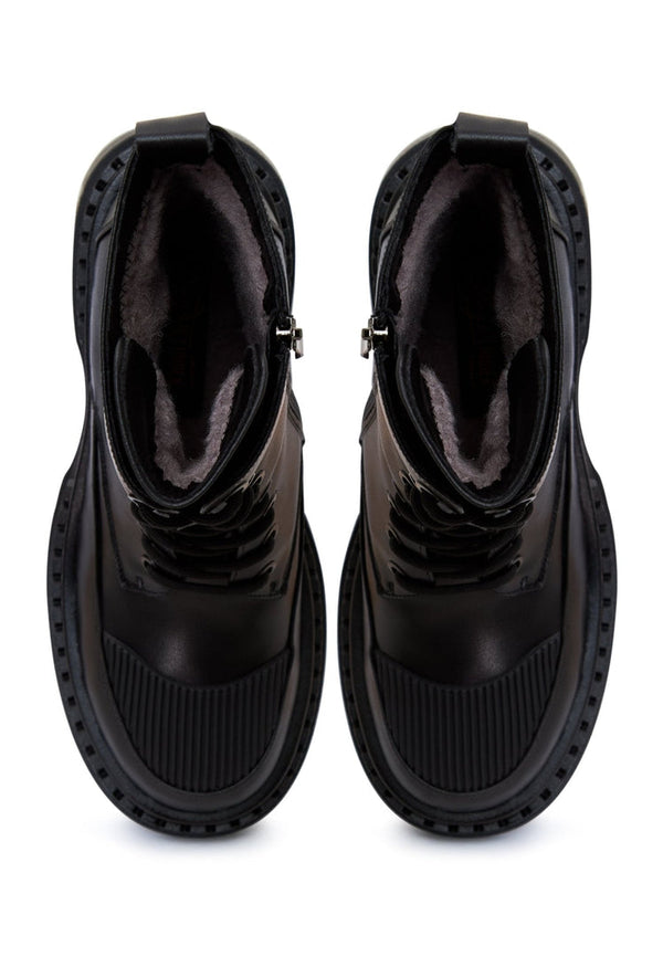 Elegantes botines con cordones