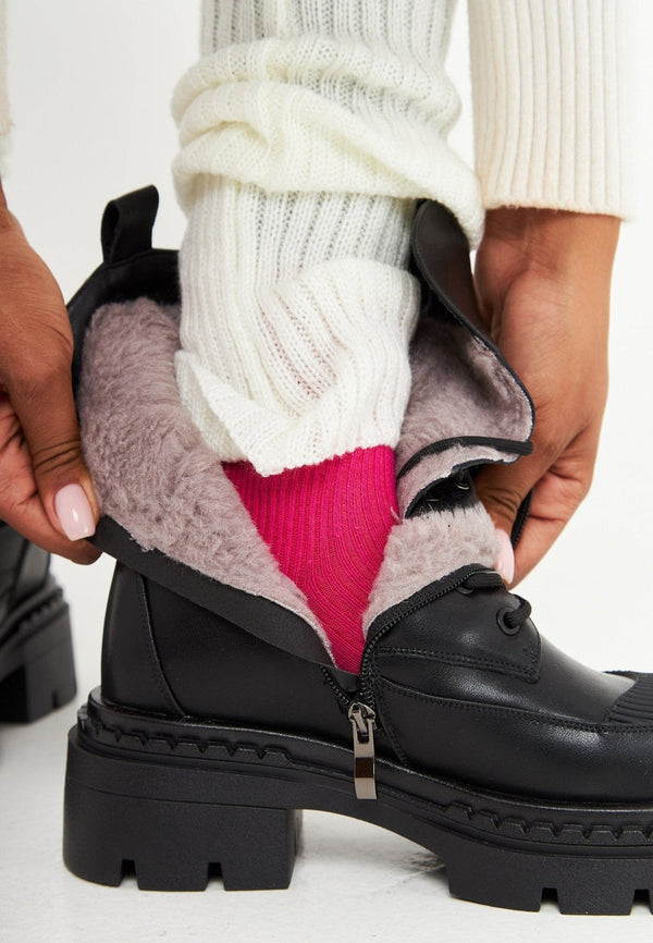 Elegantes botines con cordones