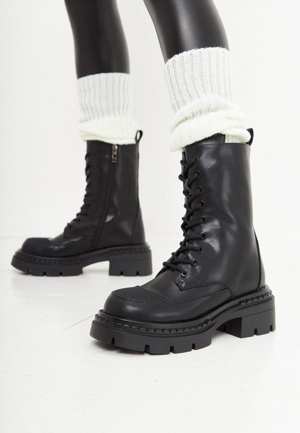 Elegantes botines con cordones