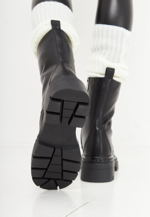 Elegantes botines con cordones