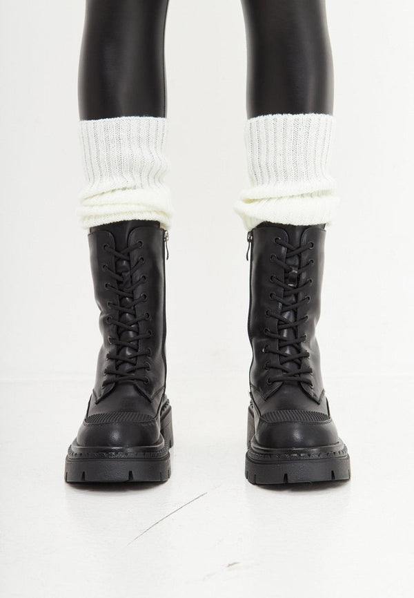 Elegantes botines con cordones