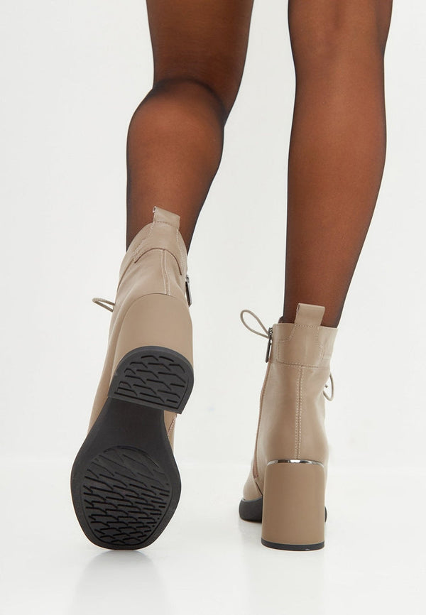 Klassieke enkellaarsjes met hoge hak