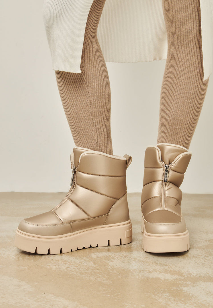 Stay stylish and warm this winter with elegant beige winter boots, perfect for snowy weather.