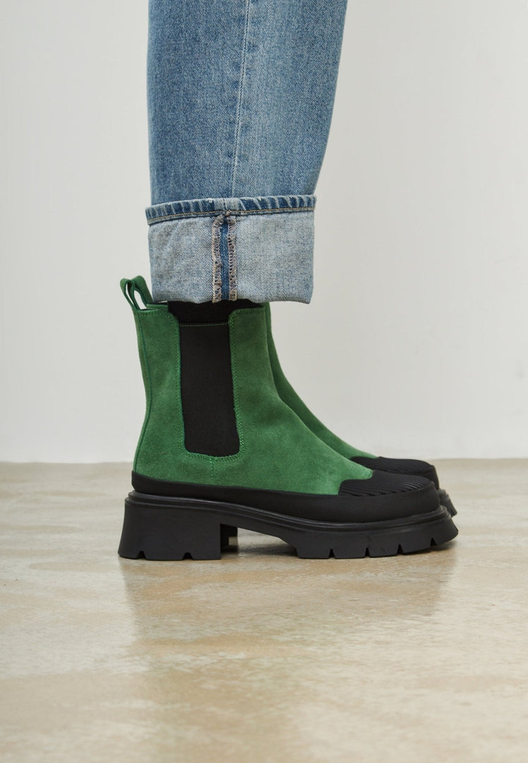 A stylish pair of green urban platform ankle boots for women, perfect for a fashionable and trendy urban look.