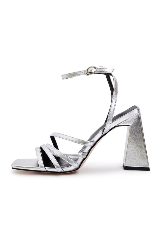 Bequeme, klobige Sandalen