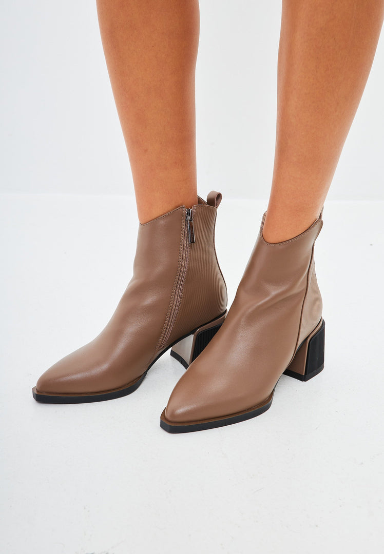 A stylish pair of women's brown leather ankle boots, a casual and fashionable choice for any outfit.