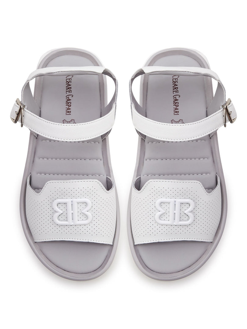 A pair of trendy white platform sandals for women, the perfect urban and fashionable summer footwear choice.