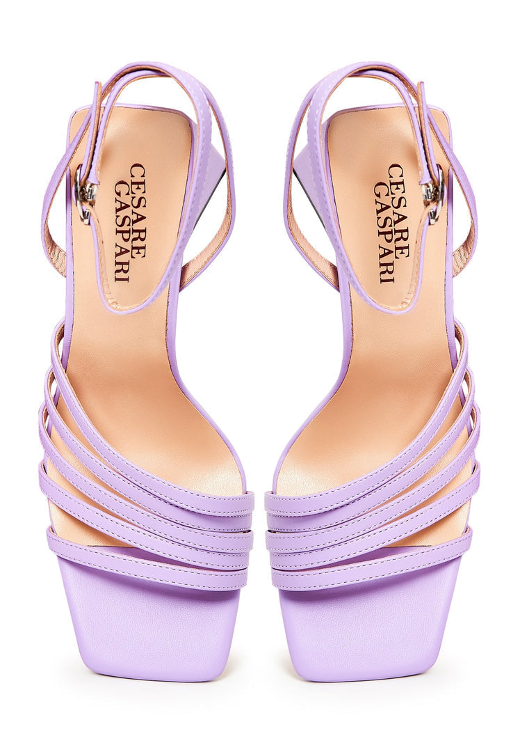 Sandalias clásicas de tacón bajo