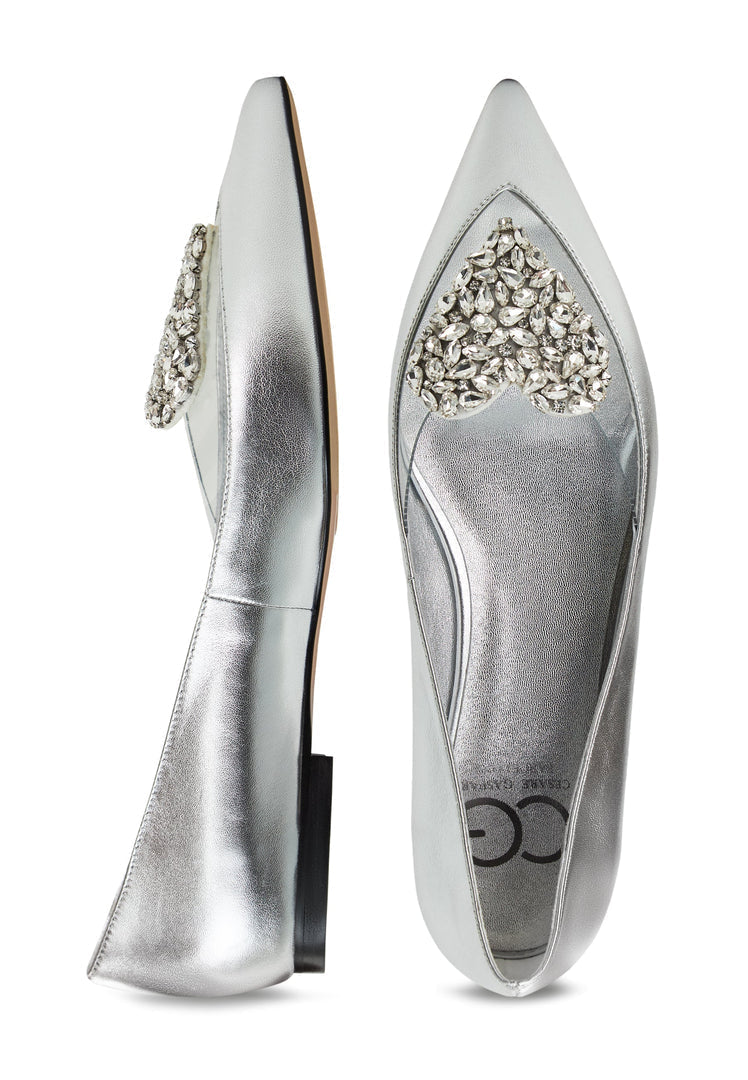Chic and stylish silver Camila ballerinas, perfect metallic ballet flats for women with a flat sole - ideal for any outfit.
