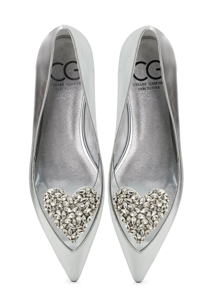 A stylish pair of Camila ballerinas in silver, perfect for women looking for flat sole metallic ballet flats.