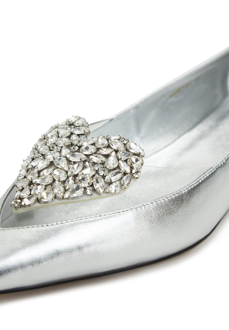 A close-up of silver metallic Camila ballerinas, perfect for women looking for stylish and comfortable flat sole shoes.