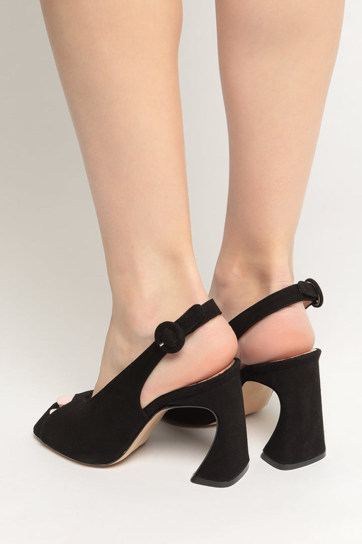 Sandalen aus Wildleder mit offener Spitze