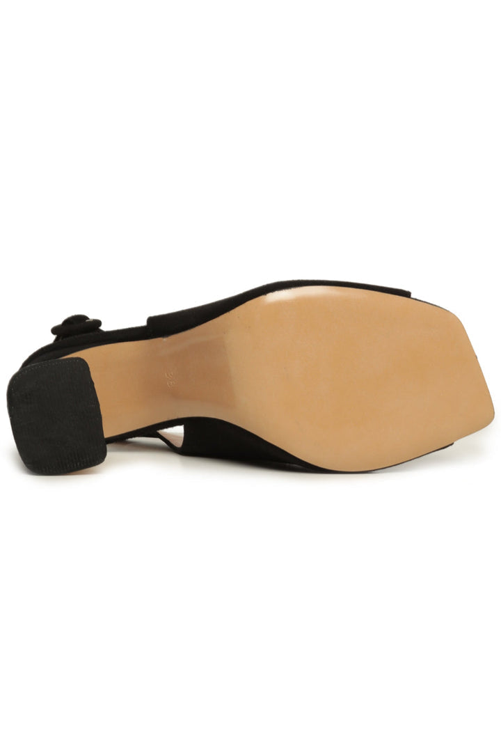 Sandalen aus Wildleder mit offener Spitze