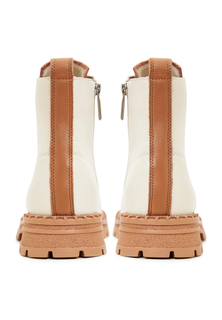 Botines de piel con cordones