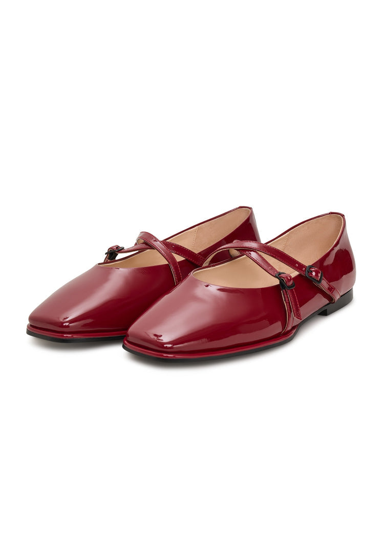 A close-up image of Albina leather ballerinas in vibrant red color, perfect leather flats for women's shoes.