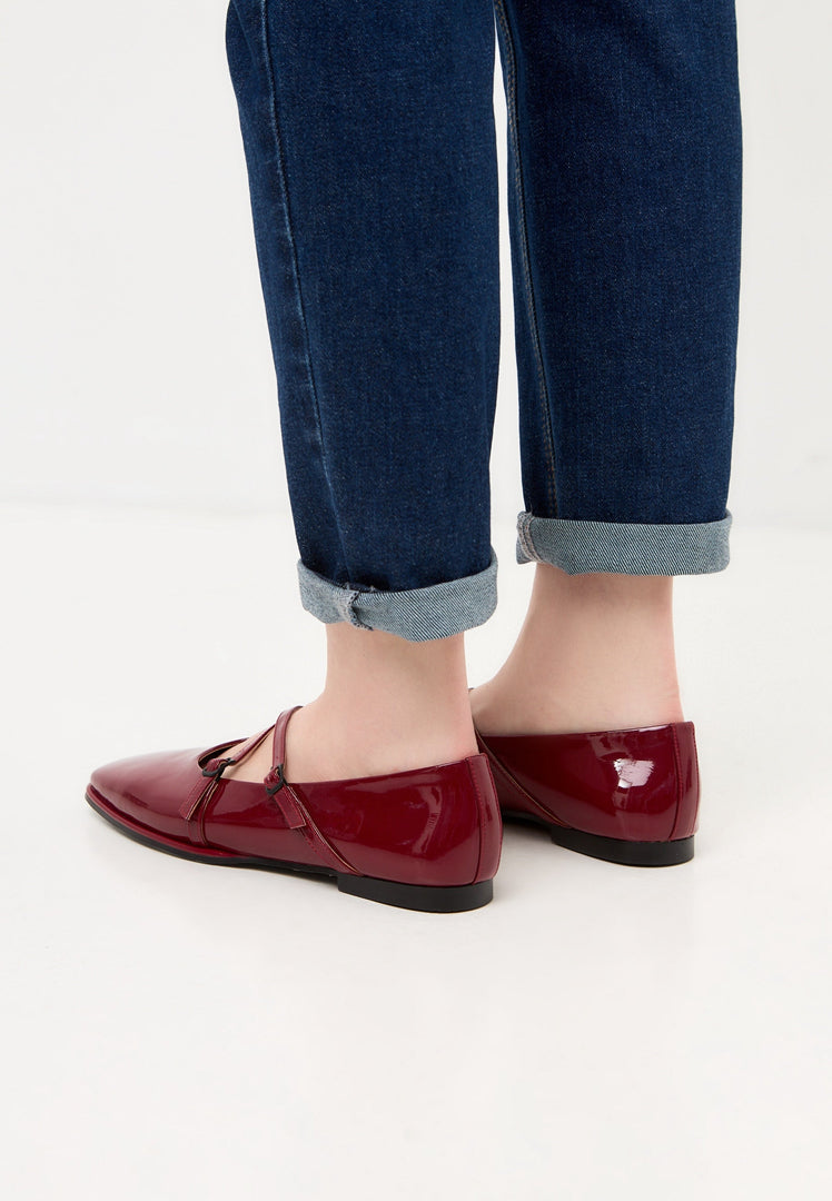 A stylish pair of red leather ballerinas, perfect for women looking for comfortable and chic leather flats like the Albina ballerinas.