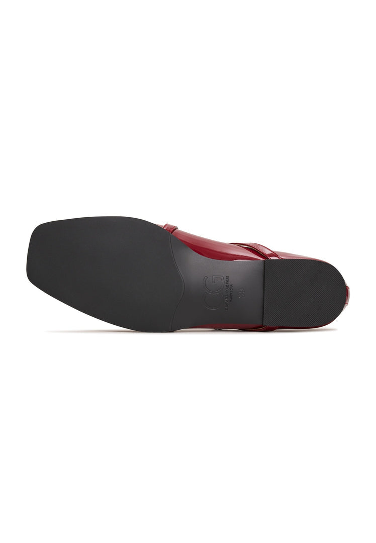 A pair of red leather ballerinas, also known as Albina ballerinas, women's shoes that are stylish and comfortable leather flats.