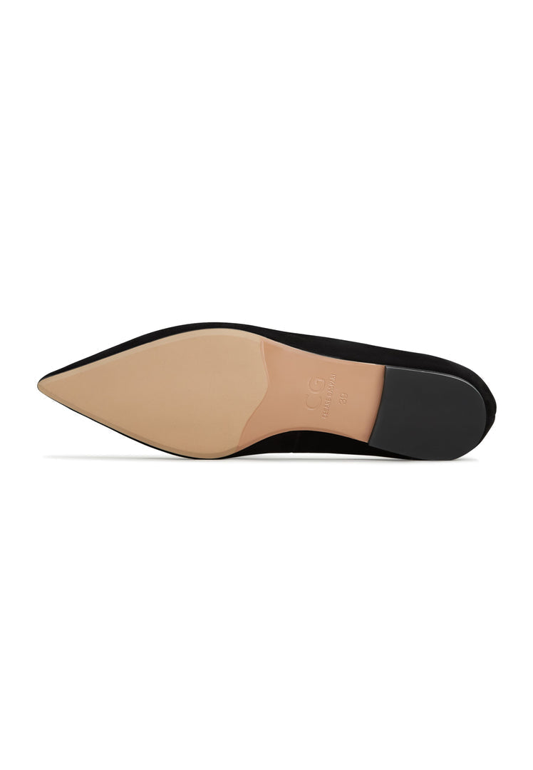 A stylish pair of black Camila ballerinas with a flat sole, perfect for women looking for comfortable and chic ballet flats.