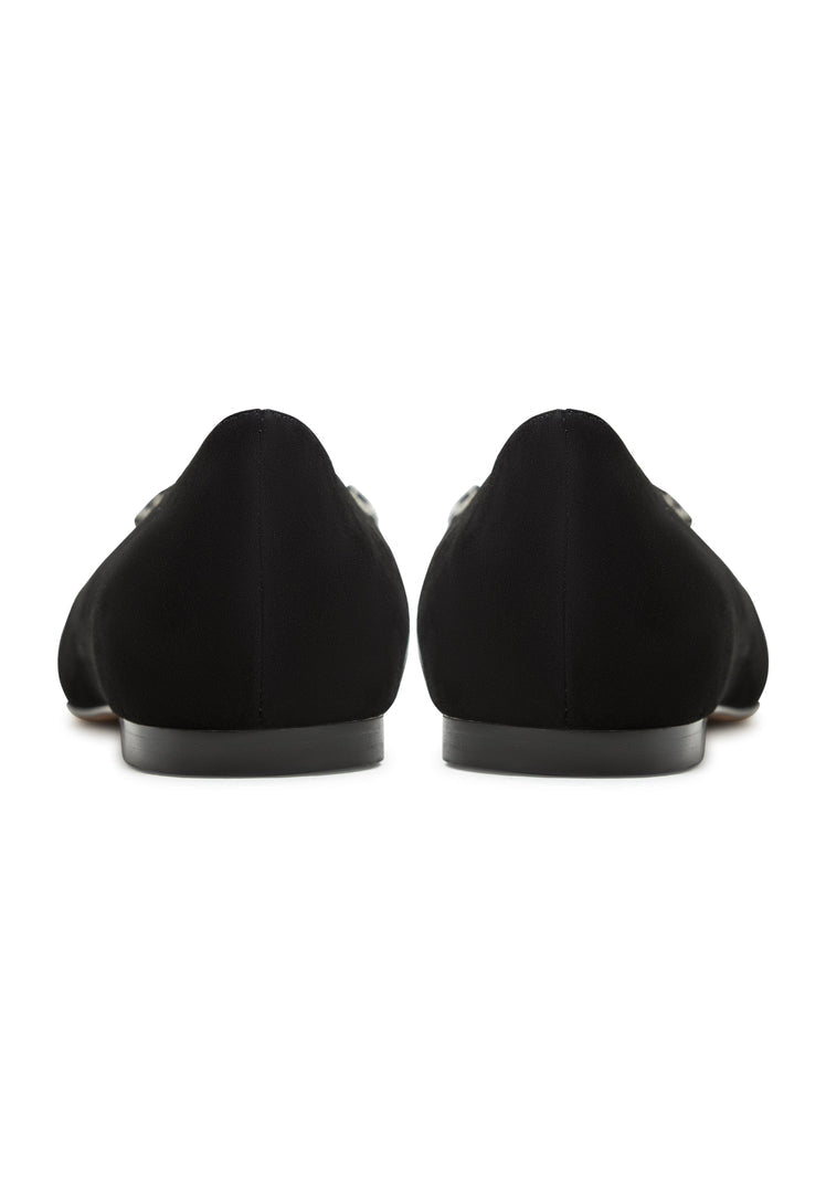 A pair of stylish black Camila ballerinas with a flat sole, perfect for women's flats and ballet flats enthusiasts.