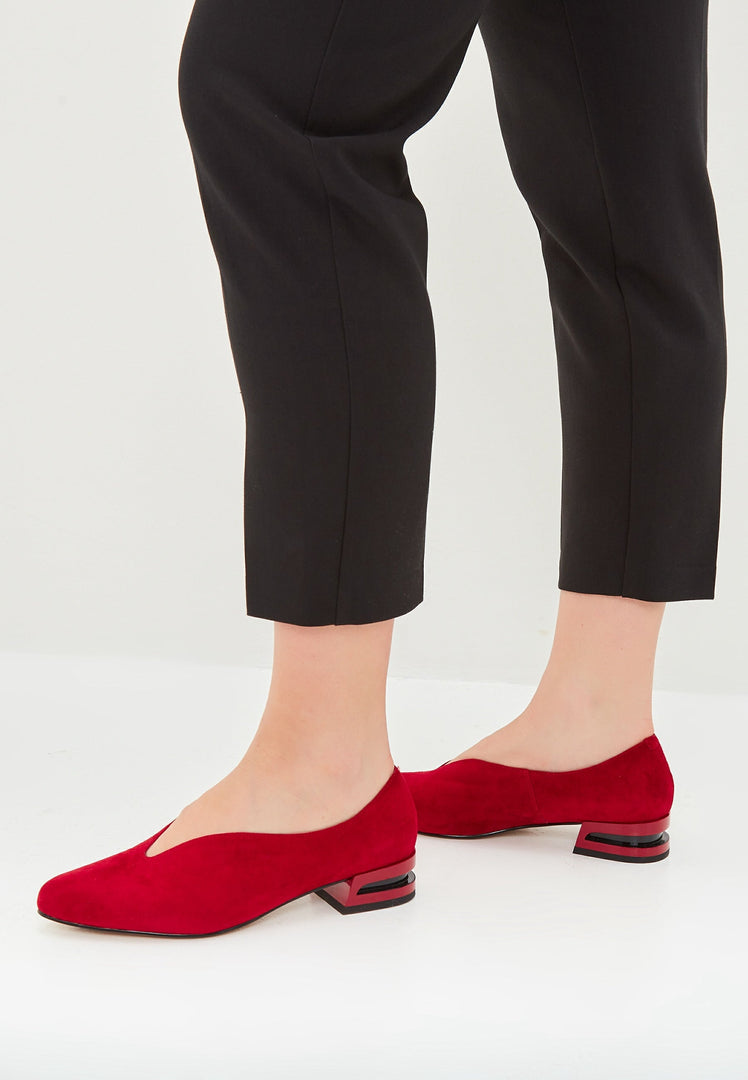 A stylish pair of black suede ballerinas with a pointed tip, perfect for women who love leather flat shoes and chic ballet flats.
