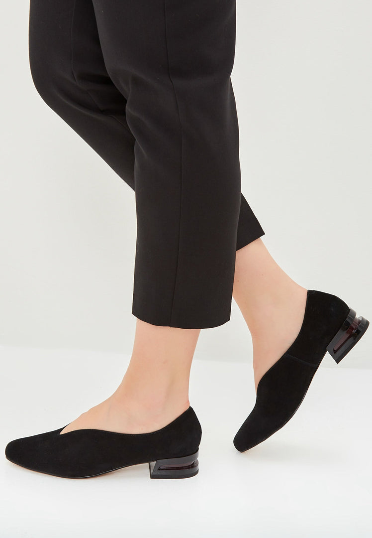 A pair of sleek black suede ballerina flats, perfect for any stylish woman's wardrobe with their pointed tip design and comfortable leather material.