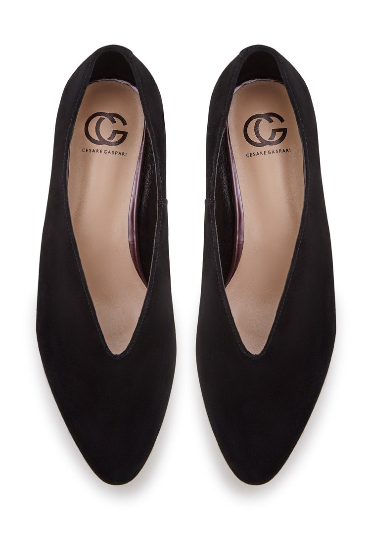 A pair of stylish black suede ballerinas, perfect for any woman's wardrobe - versatile leather flat shoes with a pointed tip for extra elegance.