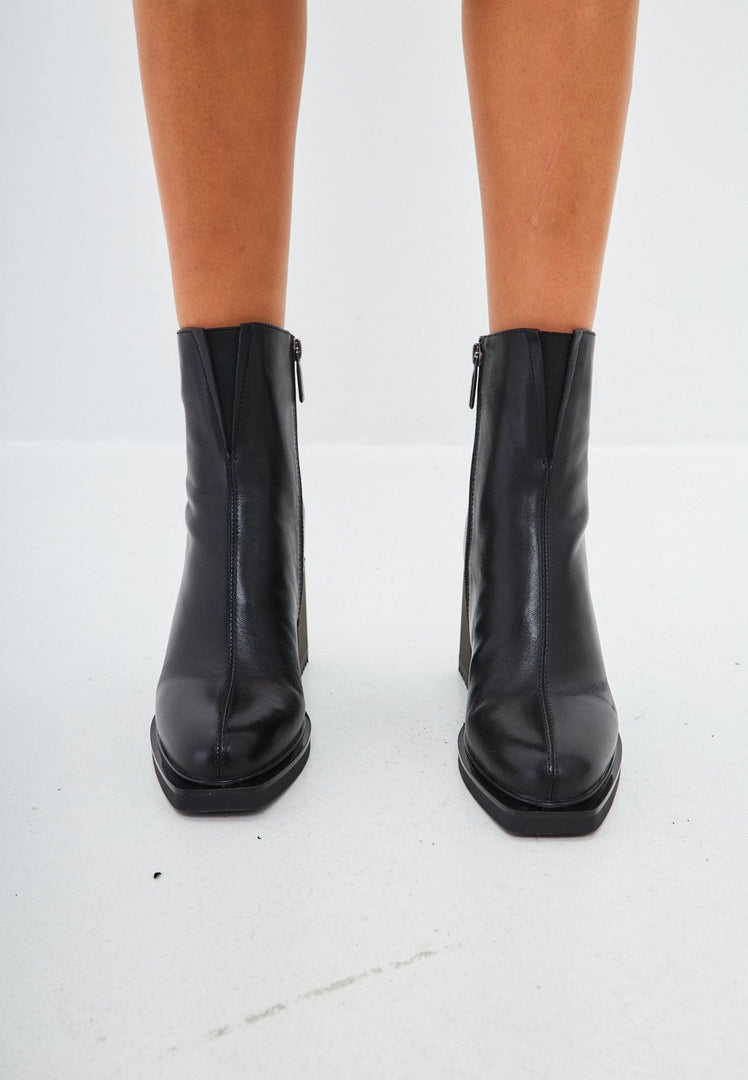 Hochhackige Freizeitstiefel - Schwarz