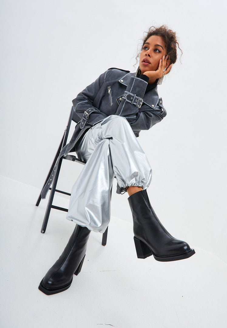 Hochhackige Freizeitstiefel - Schwarz