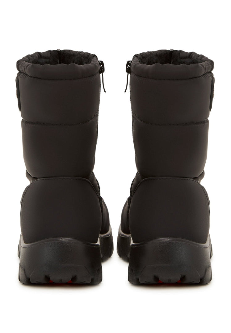 Stay warm and cozy this winter with these waterproof and insulated snow boots featuring a stylish fur lining for ultimate cold weather protection and snow grips for added traction.