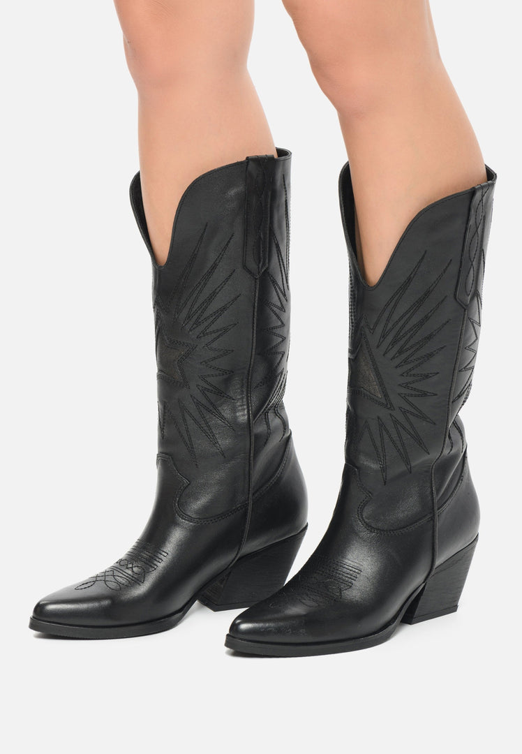 Czarne buty Cowboys - stylowe skórzane obuwie westernowe ze szpiczastym noskiem i blokowym obcasem