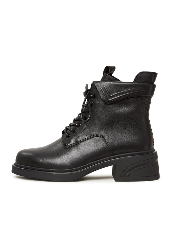 Elegantes botines con tacón en bloque