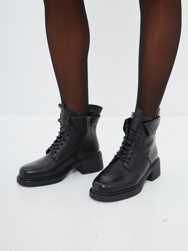 Elegantes botines con tacón en bloque